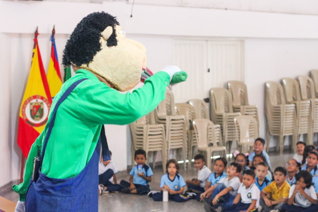 Niños y niñas beneficiados con la estrategia «Placa y Caries unos monstruos de&nbsp;verdad