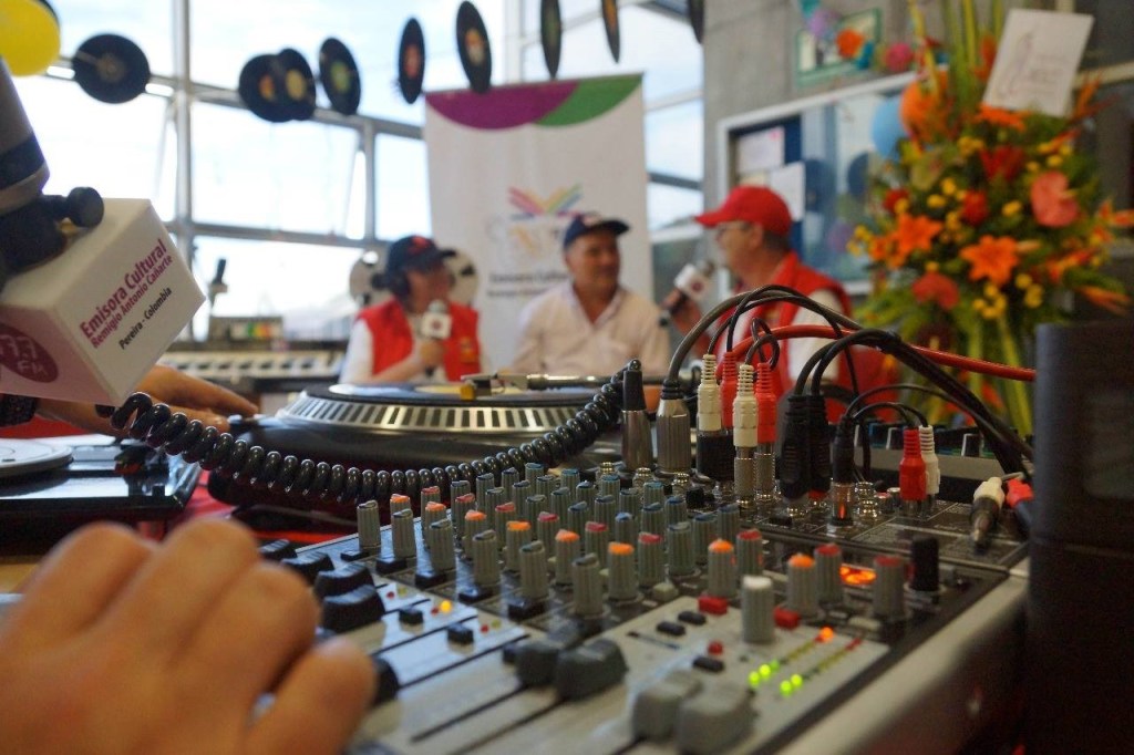 En el marco del Día del Rock, la Emisora Cultural de Pereira, realizará el Encuentro de Coleccionistas de&nbsp;Vinilos