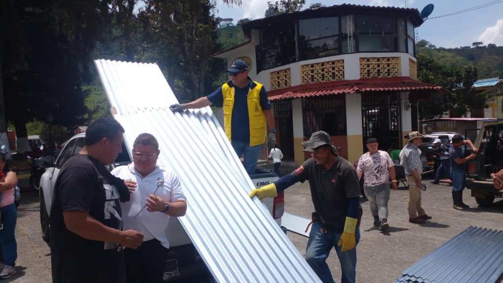 Gobernación de Risaralda entrega ayudas humanitarias a familias afectadas por eventos naturales en Marsella y La&nbsp;Celia