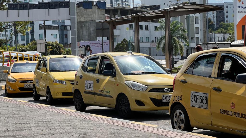 *Área Metropolitana Centro Occidente evalúa calidad del servicio de taxis y posible ampliación del parque&nbsp;automotor*