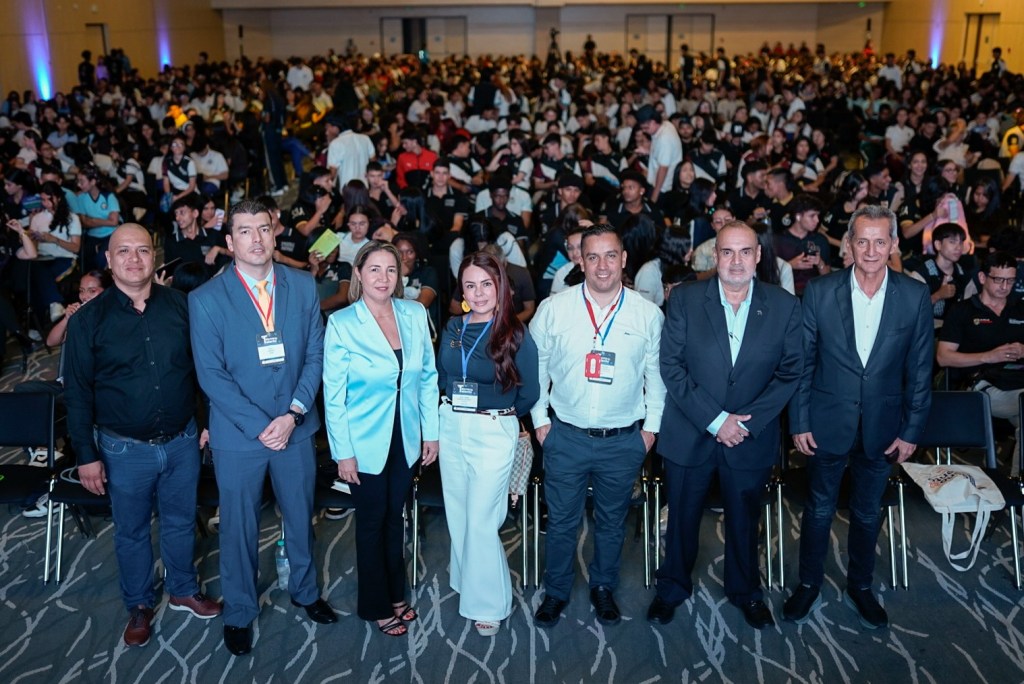 *Alcalde Mauricio Salazar sigue transformando la educación de Pereira con la realización del Foro TecnoTalento&nbsp;2025*