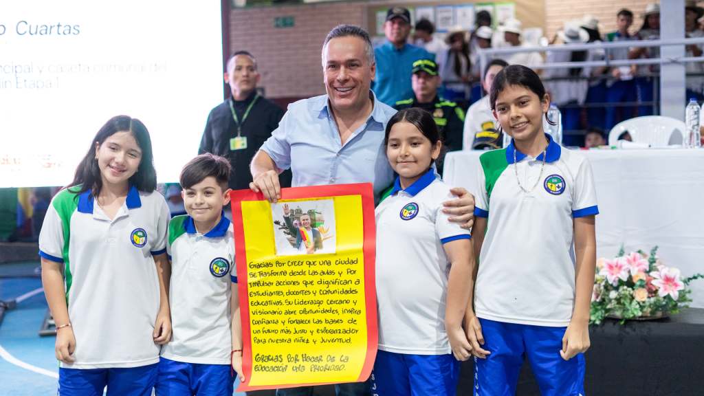 *Residentes de El Jardín calificaron como sin precedentes la gestión del alcalde Mauricio Salazar por esta comuna y la&nbsp;ciudad*